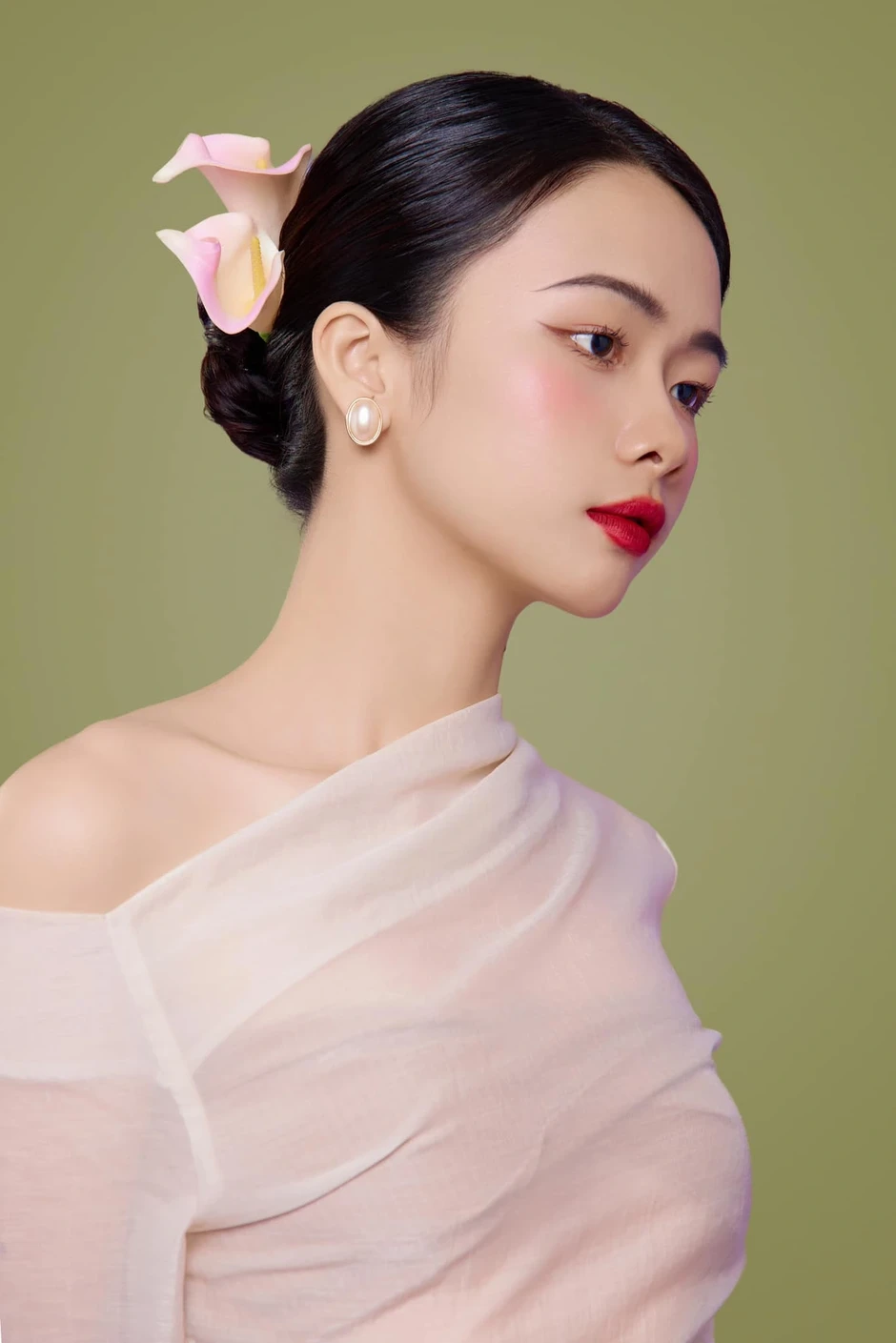 Mỹ nhân 10X từng gây sốt trong phim trăm tỉ, không ngại đóng cảnh nóng Mỹ nhân 10X từng gây sốt trong phim trăm tỉ, không ngại đóng cảnh nóng