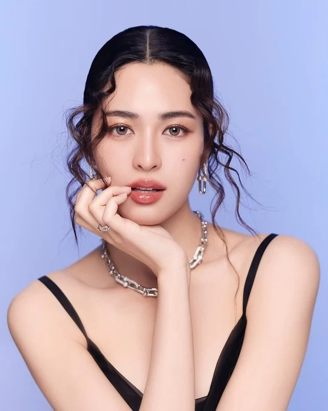 Mỹ nhân 9x trở thành "người phụ nữ đẹp nhất thế giới năm 2026", nhan sắc thế nào mà lấn át cả Địch Lệ Nhiệt Ba? Mỹ nhân 9x trở thành "người phụ nữ đẹp nhất thế giới năm 2026", nhan sắc thế nào mà lấn át cả Địch Lệ Nhiệt Ba?
