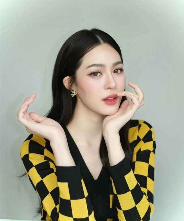Mỹ nhân 9x trở thành "người phụ nữ đẹp nhất thế giới năm 2026", nhan sắc thế nào mà lấn át cả Địch Lệ Nhiệt Ba? Mỹ nhân 9x trở thành "người phụ nữ đẹp nhất thế giới năm 2026", nhan sắc thế nào mà lấn át cả Địch Lệ Nhiệt Ba?