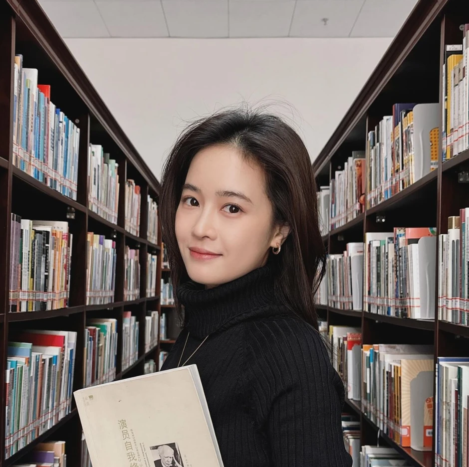 Mỹ nhân bí ẩn nhất Vbiz: Học cùng trường với Chương Tử Di và Đường Yên, bí mật kết hôn không ai hay biết Mỹ nhân bí ẩn nhất Vbiz: Học cùng trường với Chương Tử Di và Đường Yên, bí mật kết hôn không ai hay biết