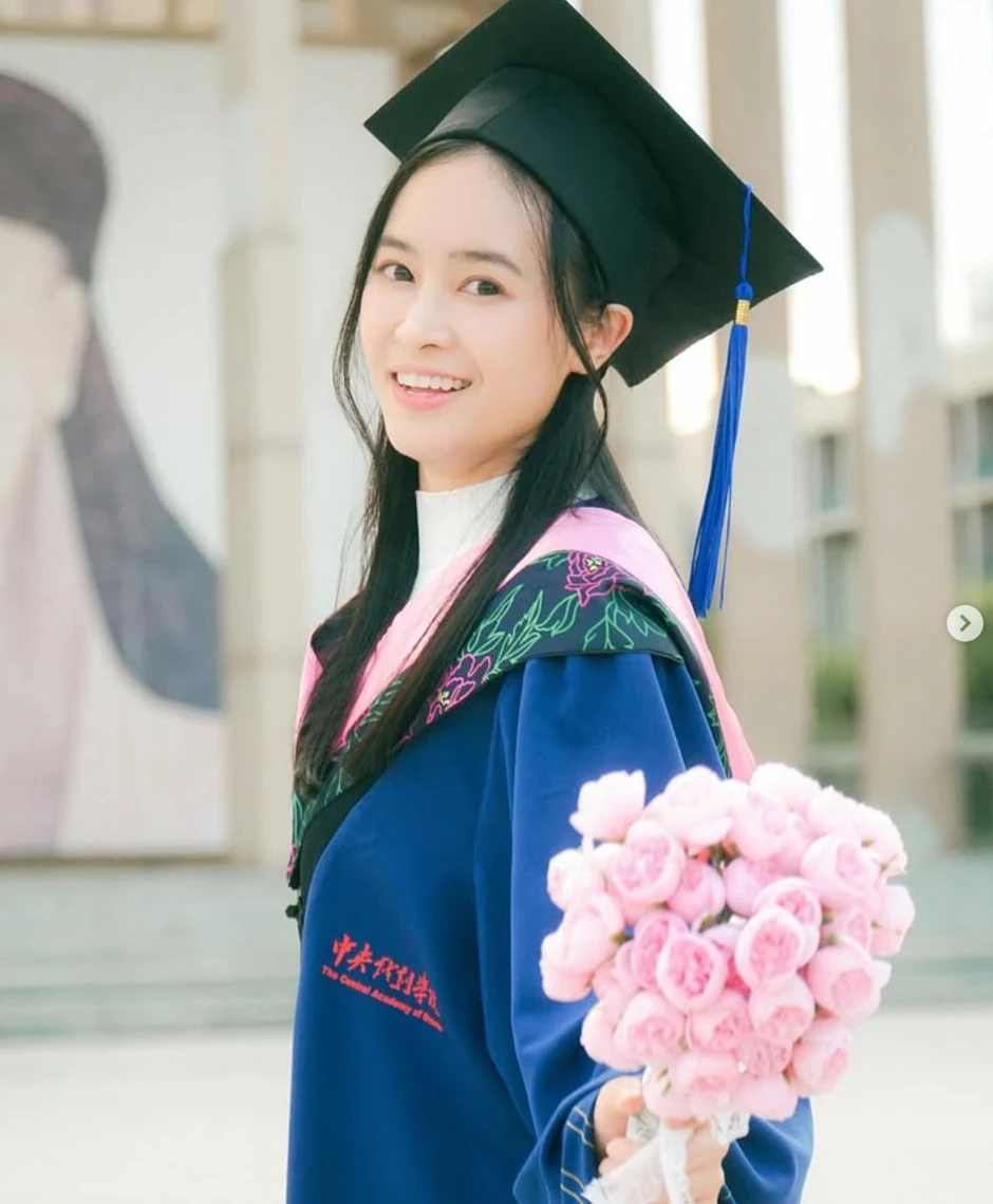 Mỹ nhân bí ẩn nhất Vbiz: Học cùng trường với Chương Tử Di và Đường Yên, bí mật kết hôn không ai hay biết Mỹ nhân bí ẩn nhất Vbiz: Học cùng trường với Chương Tử Di và Đường Yên, bí mật kết hôn không ai hay biết