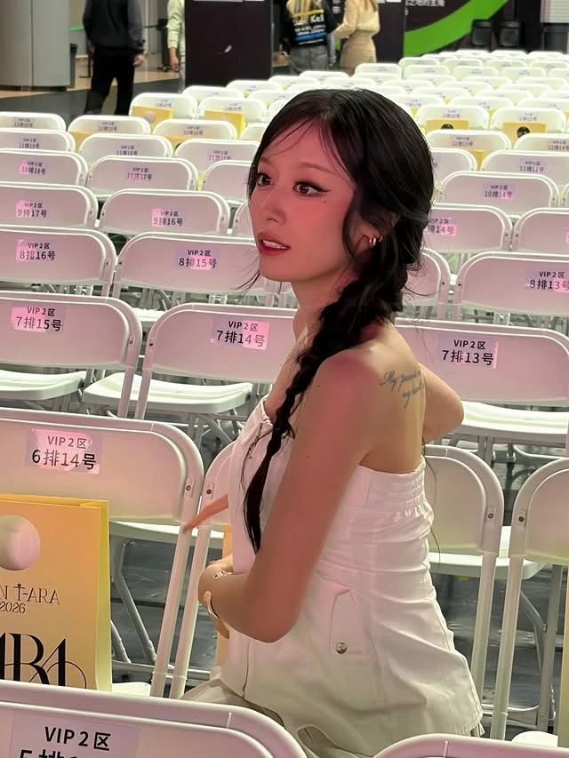 Mỹ nhân đình đám showbiz lộ diện với visual không tin nổi hậu drama chồng cầu thủ đi bar với gái lạ Mỹ nhân đình đám showbiz lộ diện với visual không tin nổi hậu drama chồng cầu thủ đi bar với gái lạ