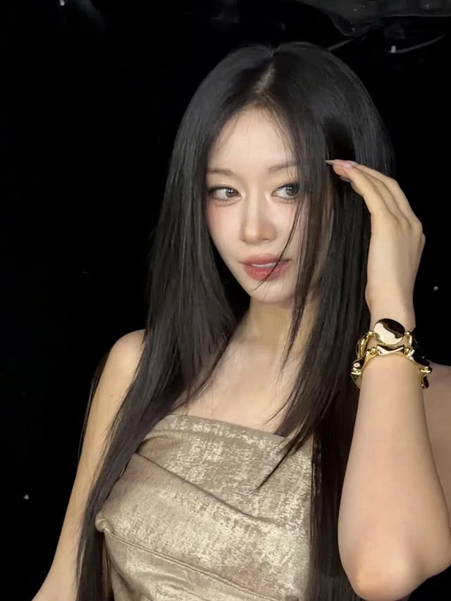 Mỹ nhân đình đám showbiz lộ diện với visual không tin nổi hậu drama chồng cầu thủ đi bar với gái lạ Mỹ nhân đình đám showbiz lộ diện với visual không tin nổi hậu drama chồng cầu thủ đi bar với gái lạ