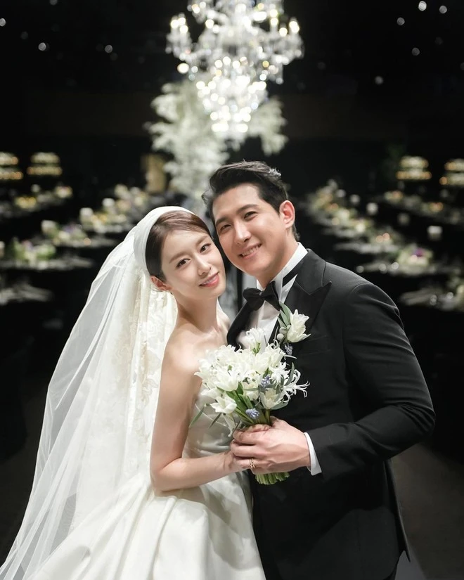 Mỹ nhân đình đám showbiz lộ diện với visual không tin nổi hậu drama chồng cầu thủ đi bar với gái lạ Mỹ nhân đình đám showbiz lộ diện với visual không tin nổi hậu drama chồng cầu thủ đi bar với gái lạ
