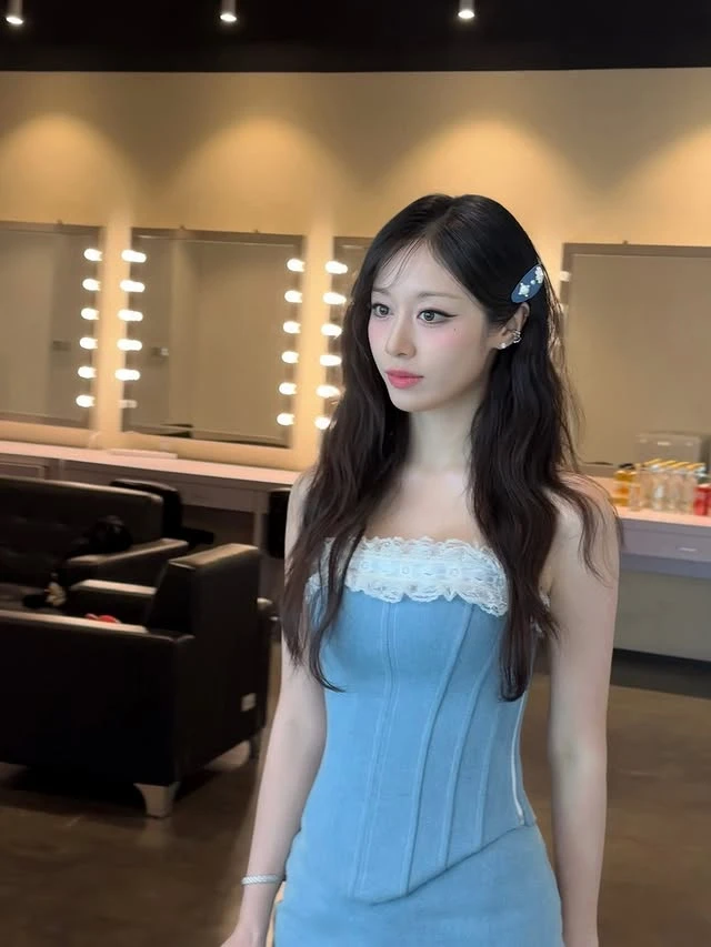 Mỹ nhân đình đám showbiz lộ diện với visual không tin nổi hậu drama chồng cầu thủ đi bar với gái lạ Mỹ nhân đình đám showbiz lộ diện với visual không tin nổi hậu drama chồng cầu thủ đi bar với gái lạ