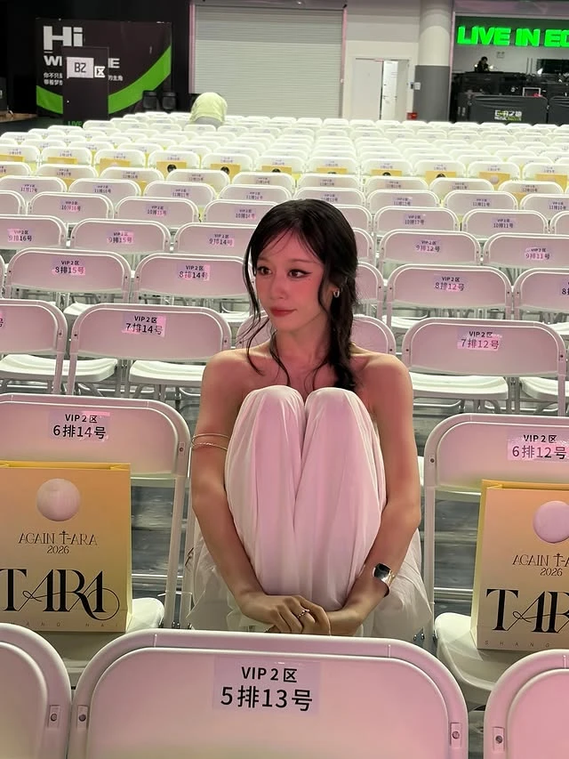 Mỹ nhân đình đám showbiz lộ diện với visual không tin nổi hậu drama chồng cầu thủ đi bar với gái lạ Mỹ nhân đình đám showbiz lộ diện với visual không tin nổi hậu drama chồng cầu thủ đi bar với gái lạ