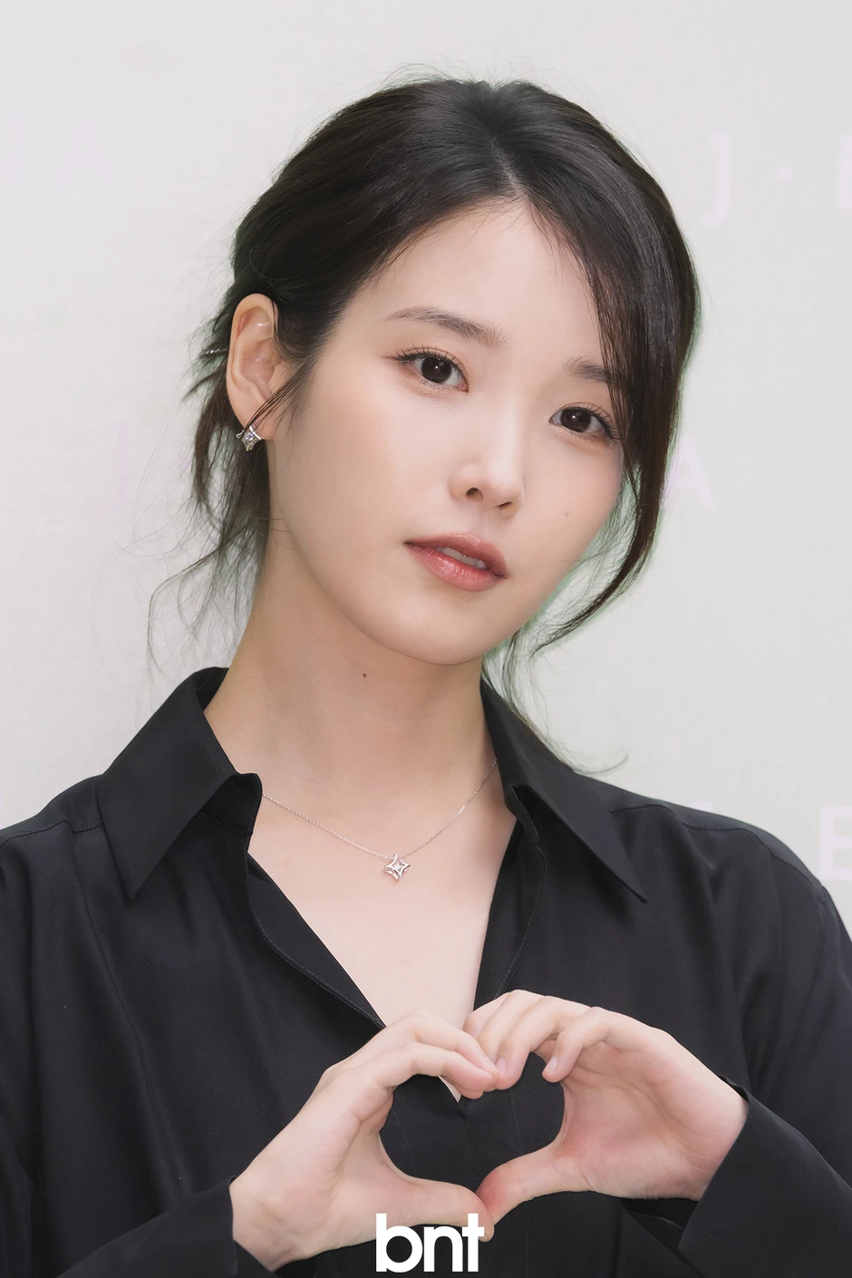 Mỹ nhân được ca sĩ số 1 showbiz làm điều ngoại lệ: Nhan sắc 20 năm không già, cất giọng là được yêu Mỹ nhân được ca sĩ số 1 showbiz làm điều ngoại lệ: Nhan sắc 20 năm không già, cất giọng là được yêu