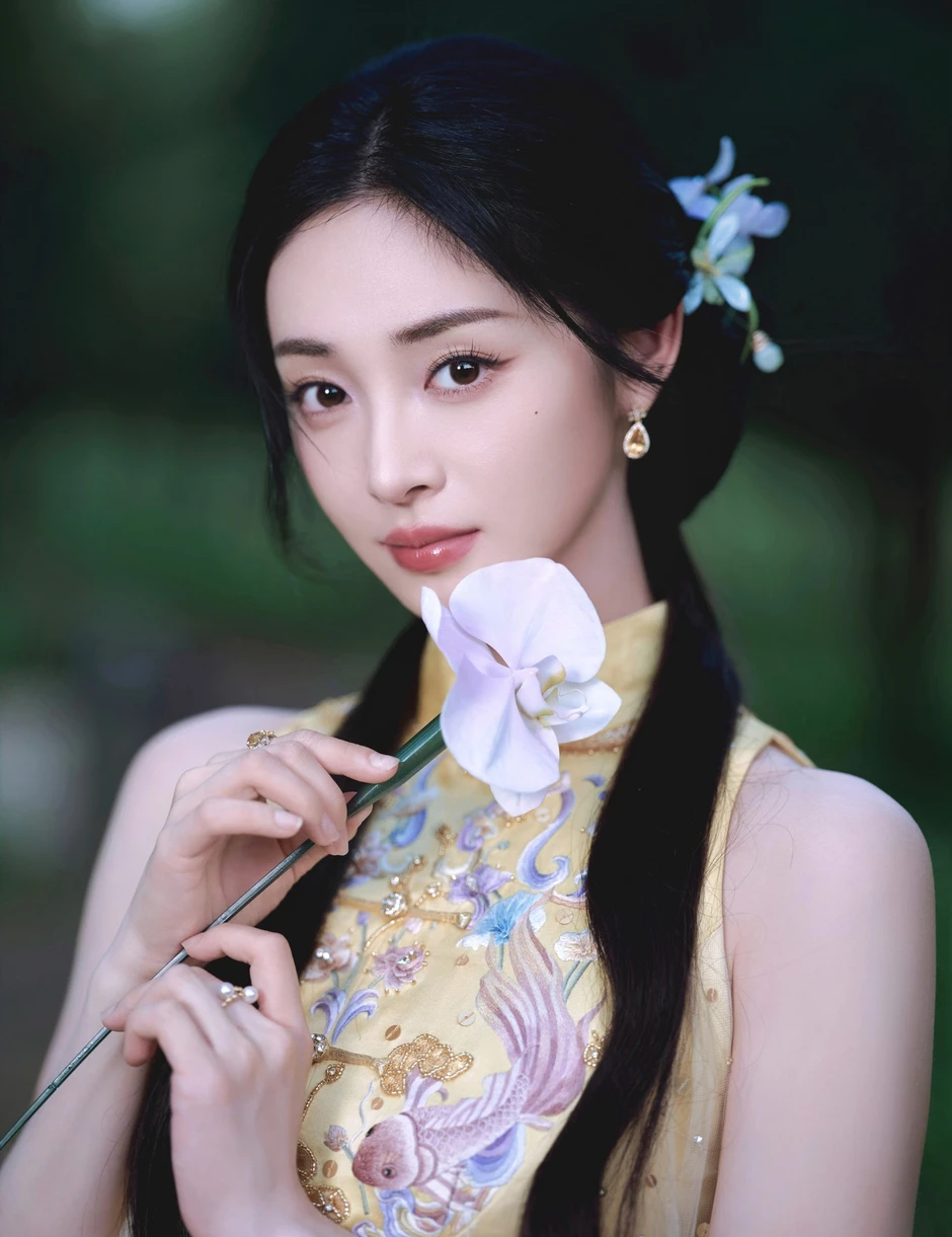 Mỹ nhân gây bão nhờ gương mặt đẹp hơn tranh