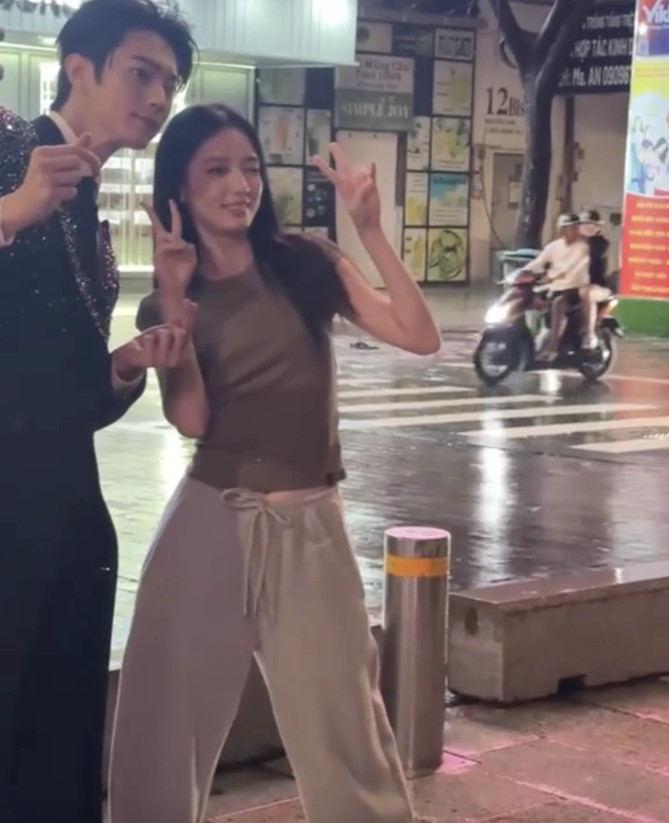Mỹ nhân giản dị ở phố đi bộ Nguyễn Huệ chứng minh nhan sắc từng khiến Jisoo khó thắng Mỹ nhân giản dị ở phố đi bộ Nguyễn Huệ chứng minh nhan sắc từng khiến Jisoo khó thắng