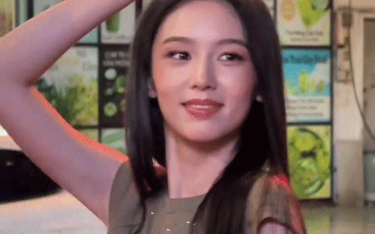 Mỹ nhân giản dị ở phố đi bộ Nguyễn Huệ chứng minh nhan sắc từng khiến Jisoo khó thắng Mỹ nhân giản dị ở phố đi bộ Nguyễn Huệ chứng minh nhan sắc từng khiến Jisoo khó thắng