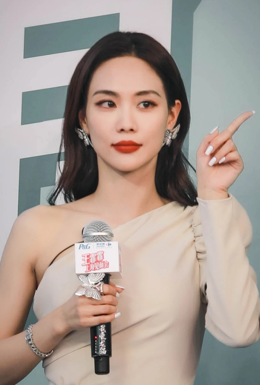 Mỹ nhân khiến Trang Pháp dè chừng tuyệt đối: Chiến thần toàn năng bị Kbiz ngó lơ, về nước lập tức tìm lại hào quang Mỹ nhân khiến Trang Pháp dè chừng tuyệt đối: Chiến thần toàn năng bị Kbiz ngó lơ, về nước lập tức tìm lại hào quang