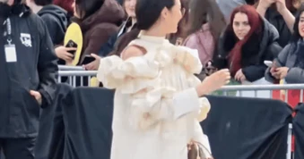 Mỹ nhân là ngoại lệ của Hàn Quốc: Vừa debut đã có 14 triệu fan, lập kỷ lục Song Hye Kyo chưa từng làm được