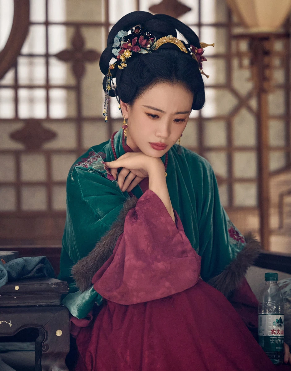 Mỹ nhân mất sự nghiệp vì một quả táo Mỹ nhân mất sự nghiệp vì một quả táo