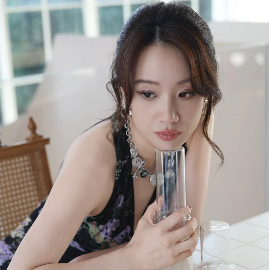 Mỹ nhân mất sự nghiệp vì một quả táo Mỹ nhân mất sự nghiệp vì một quả táo
