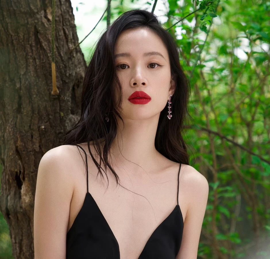 Mỹ nhân mất sự nghiệp vì một quả táo Mỹ nhân mất sự nghiệp vì một quả táo