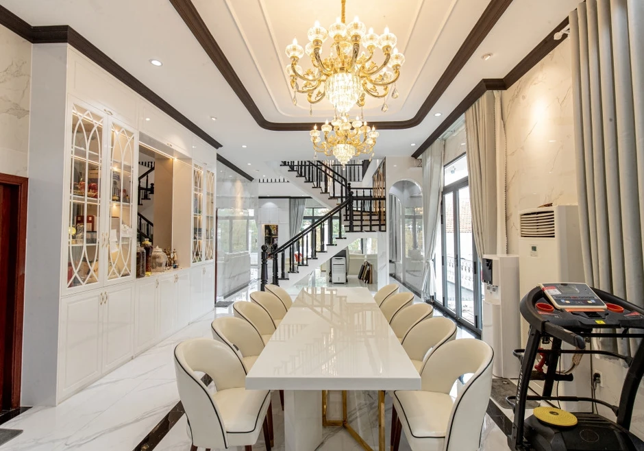 Mỹ nhân người miền Tây từ khó khăn thành Hoa hậu: Xây nhà 10 tỷ báo hiếu, chuyện yêu đương bí ẩn Mỹ nhân người miền Tây từ khó khăn thành Hoa hậu: Xây nhà 10 tỷ báo hiếu, chuyện yêu đương bí ẩn