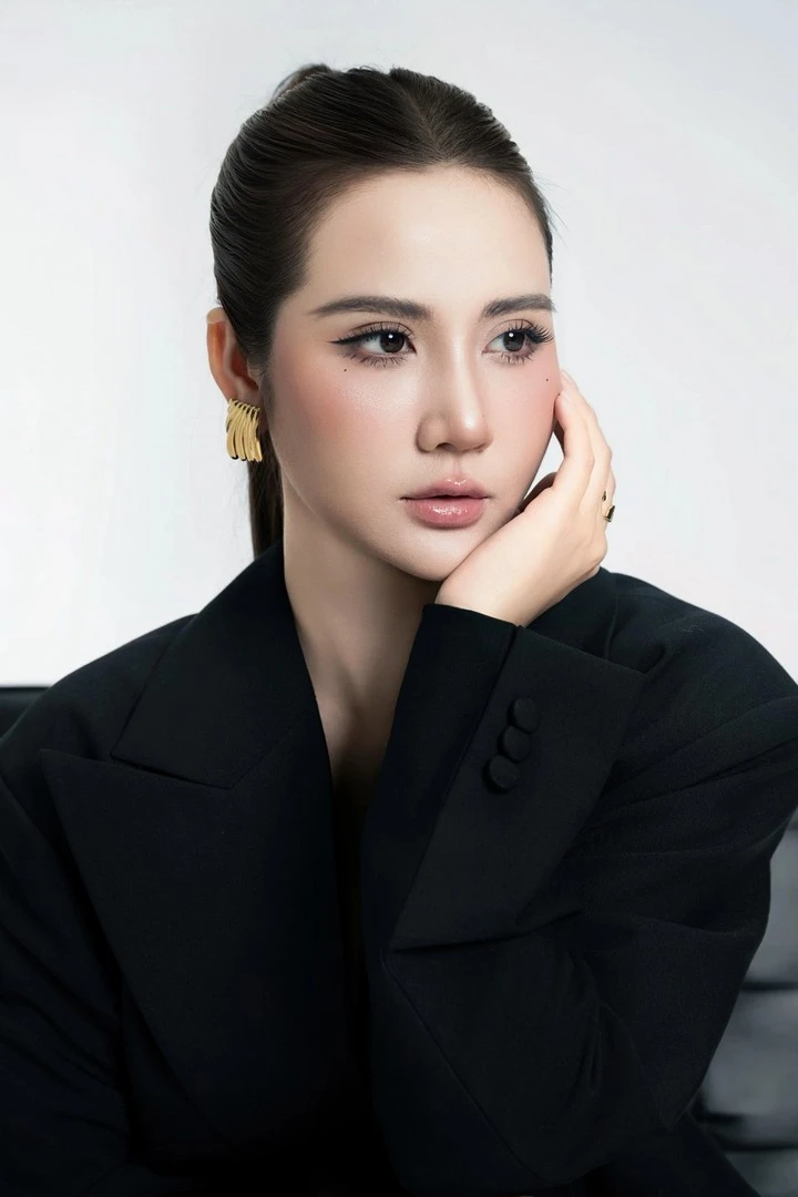 Mỹ nhân phim giờ vàng: Ngoài đời sang chảnh, lên phim khắc khổ không nhận ra Mỹ nhân phim giờ vàng: Ngoài đời sang chảnh, lên phim khắc khổ không nhận ra