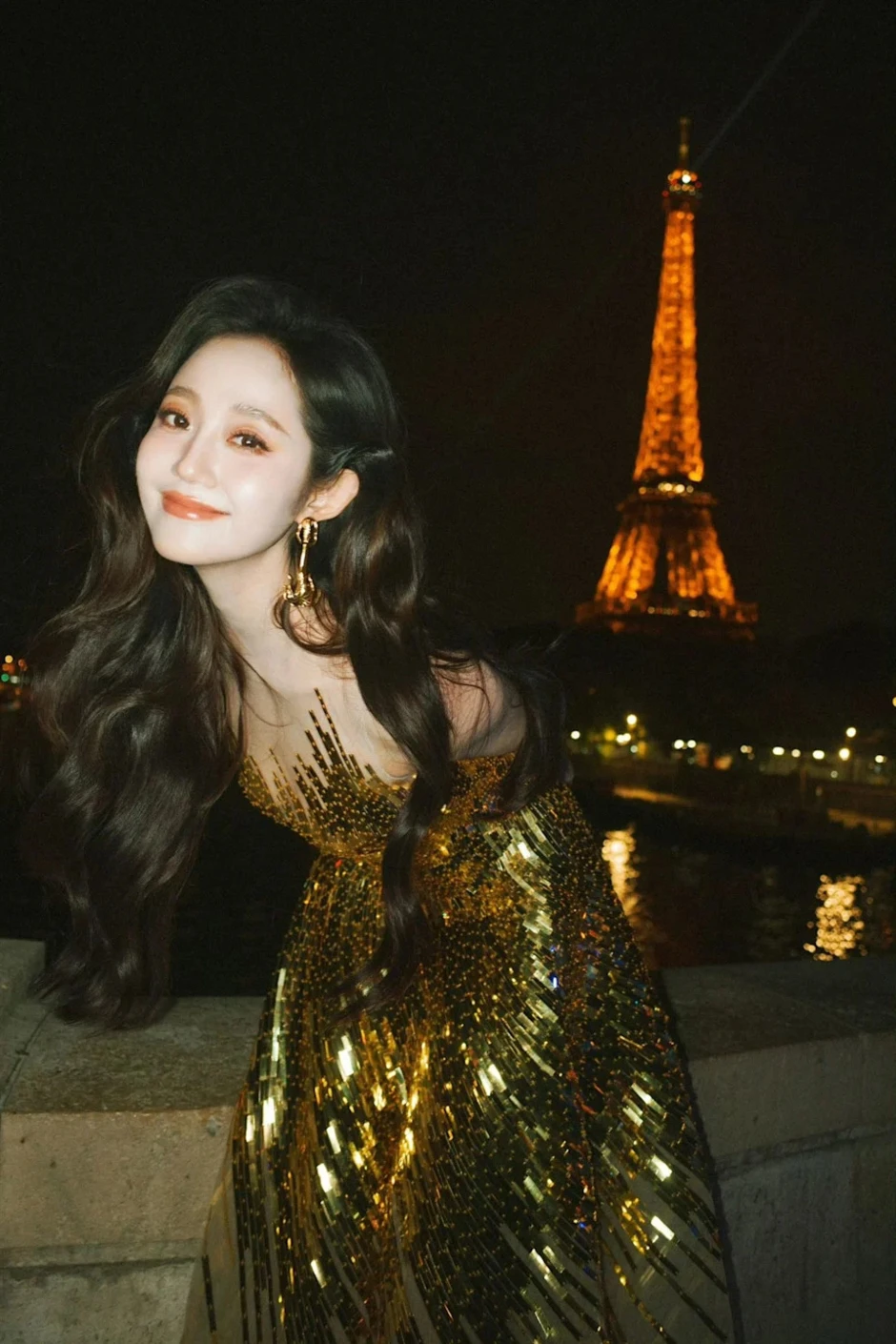Mỹ nhân showbiz cầu cứu vì bị kẻ trộm cuỗm mất đồ giữa ban ngày ban mặt khi đang ở Pháp Mỹ nhân showbiz cầu cứu vì bị kẻ trộm cuỗm mất đồ giữa ban ngày ban mặt khi đang ở Pháp