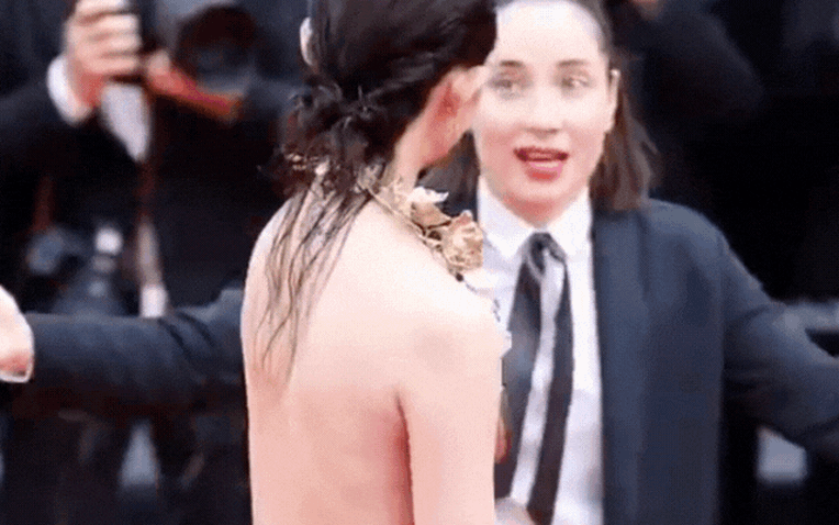 Mỹ nhân showbiz cầu cứu vì bị kẻ trộm cuỗm mất đồ giữa ban ngày ban mặt khi đang ở Pháp Mỹ nhân showbiz cầu cứu vì bị kẻ trộm cuỗm mất đồ giữa ban ngày ban mặt khi đang ở Pháp