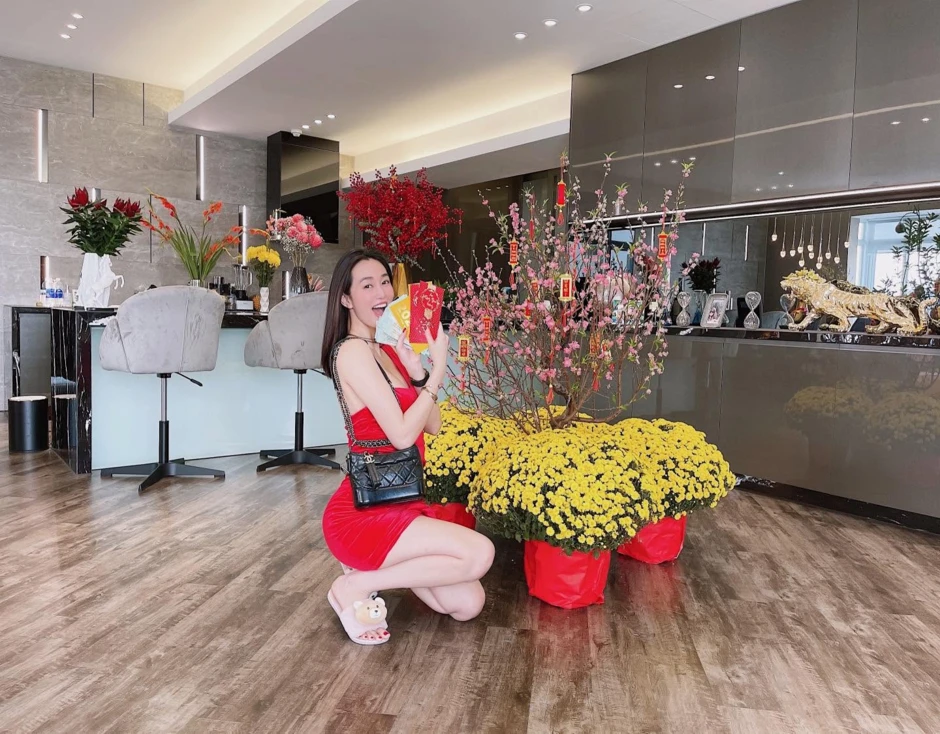 Mỹ nhân “Trại Buôn Người” Khánh My: Sống ở penthouse Phú Mỹ Hưng, có thêm tòa nhà 7 tầng 40 phòng giữa trung tâm TP.HCM Mỹ nhân “Trại Buôn Người” Khánh My: Sống ở penthouse Phú Mỹ Hưng, có thêm tòa nhà 7 tầng 40 phòng giữa trung tâm TP.HCM