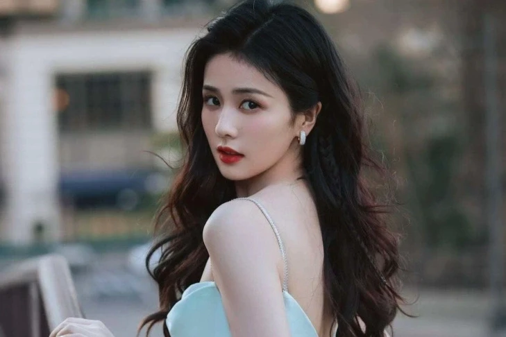Mỹ nhân Trung Quốc lao đao vì tin đồn được đại gia hơn 21 tuổi “chống lưng” Mỹ nhân Trung Quốc lao đao vì tin đồn được đại gia hơn 21 tuổi “chống lưng”