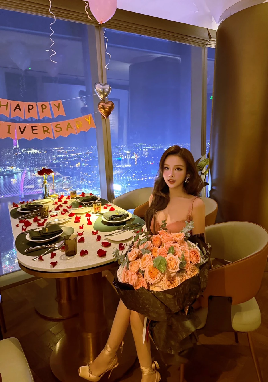 Mỹ nhân U40 vẫn đẹp như đôi mươi, khiến đại gia si mê suốt 13 năm, tặng biệt thự 100 tỷ Mỹ nhân U40 vẫn đẹp như đôi mươi, khiến đại gia si mê suốt 13 năm, tặng biệt thự 100 tỷ
