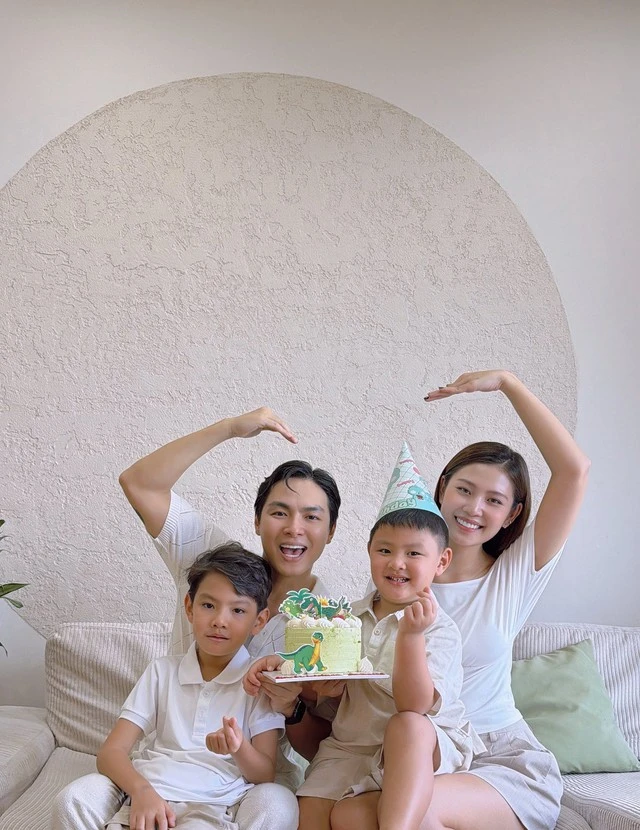 Mỹ nhân Vbiz lấy chồng sớm khi mới 21 tuổi: Chật vật đi lên từ 2 bàn tay trắng, nay flex mua đất Mỹ nhân Vbiz lấy chồng sớm khi mới 21 tuổi: Chật vật đi lên từ 2 bàn tay trắng, nay flex mua đất