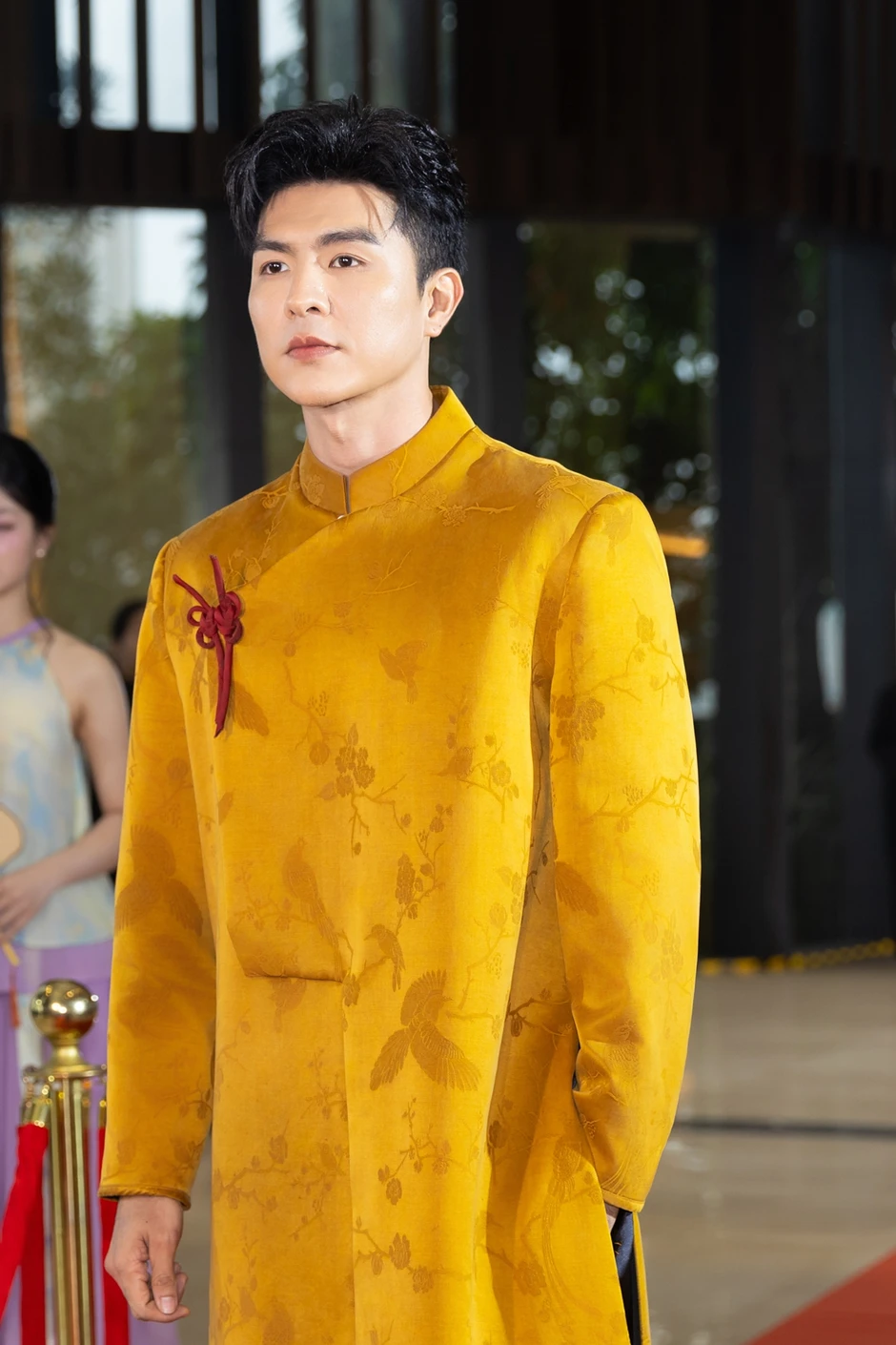Mỹ nhân Vbiz tụ hội hết về 1 thảm đỏ đấy à: Lan Ngọc - Chi Pu đọ sắc cực căng, 1 cô gái khoe visual chuẩn búp bê sống