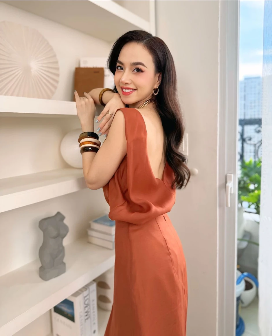 Mỹ nhân Việt bỏ hào quang showbiz, ở ẩn nuôi con trong biệt thự trăm tỷ