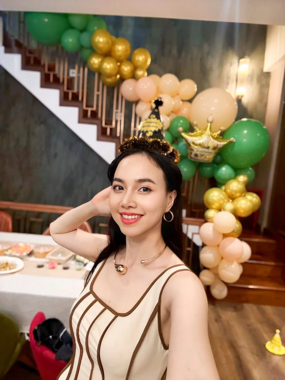 Mỹ nhân Việt bỏ hào quang showbiz, ở ẩn nuôi con trong biệt thự trăm tỷ