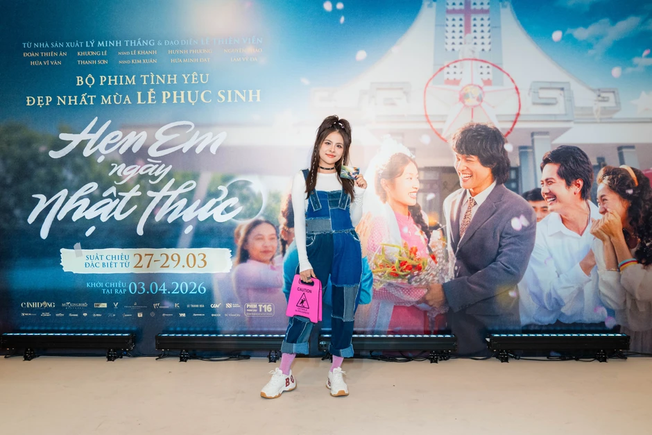 Mỹ nhân Việt đi thảm đỏ mà như “người đến từ hành tinh khác”, đến cả đồng nghiệp cũng há hốc mồm kinh ngạc Mỹ nhân Việt đi thảm đỏ mà như “người đến từ hành tinh khác”, đến cả đồng nghiệp cũng há hốc mồm kinh ngạc