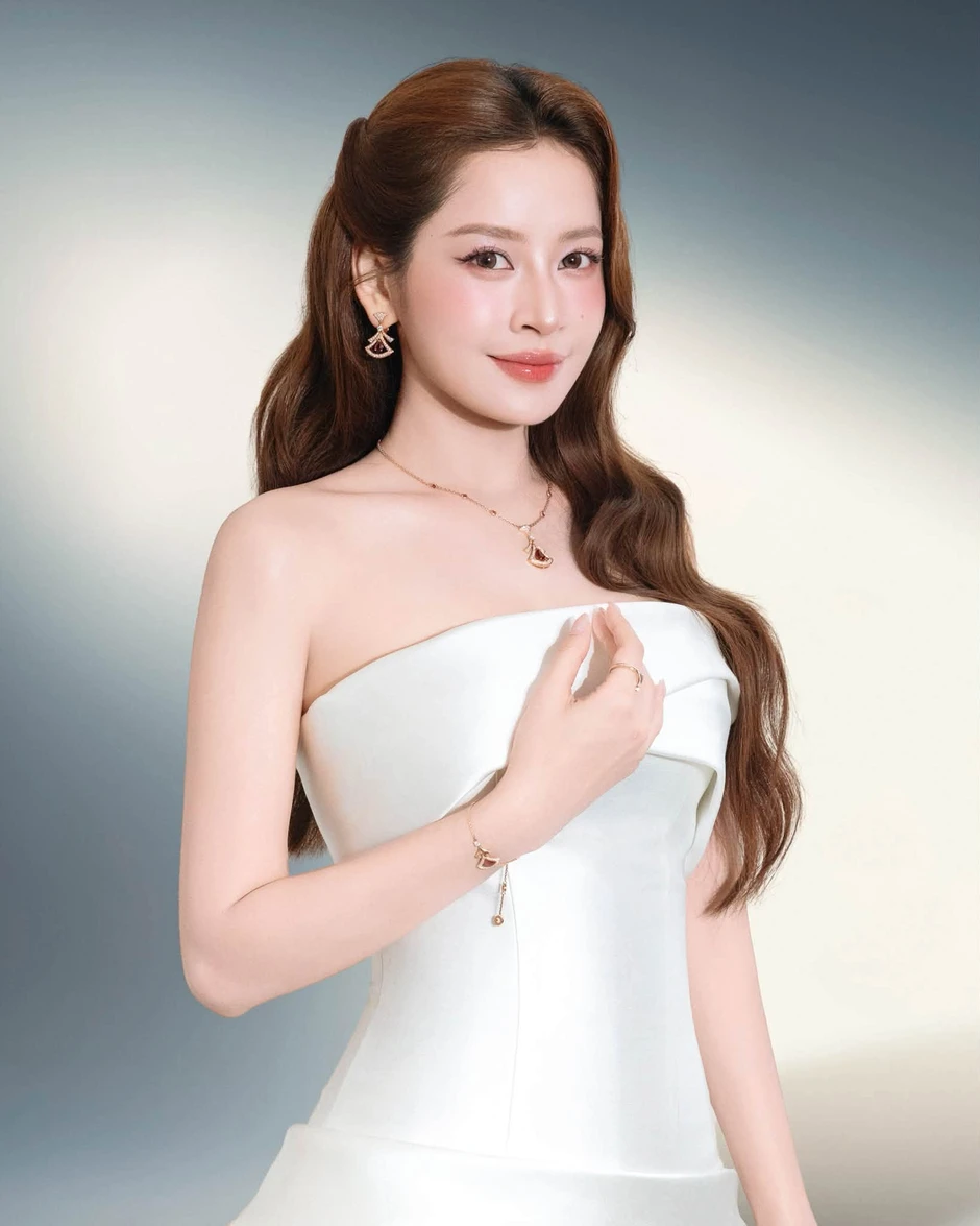 Mỹ nhân Việt làm lu mờ Kim Ji Won, đứng cạnh Suzy vẫn nổi bần bật Mỹ nhân Việt làm lu mờ Kim Ji Won, đứng cạnh Suzy vẫn nổi bần bật