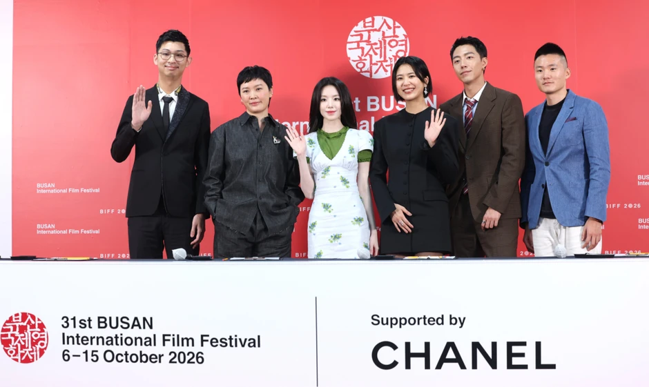 Mỹ nhân vừa bước lên thảm đỏ khiến cả MXH chói cả mắt: Đẹp như tranh vẽ, phải Bạch Tuyết không mà trắng thế? Mỹ nhân vừa bước lên thảm đỏ khiến cả MXH chói cả mắt: Đẹp như tranh vẽ, phải Bạch Tuyết không mà trắng thế?
