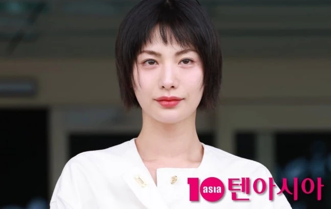 Mỹ showbiz có gương mặt đẹp nhất thế giới lộ diện sau lời xin lỗi vì tiêm môi: Báo Hàn chê bai hết lời! Mỹ showbiz có gương mặt đẹp nhất thế giới lộ diện sau lời xin lỗi vì tiêm môi: Báo Hàn chê bai hết lời!