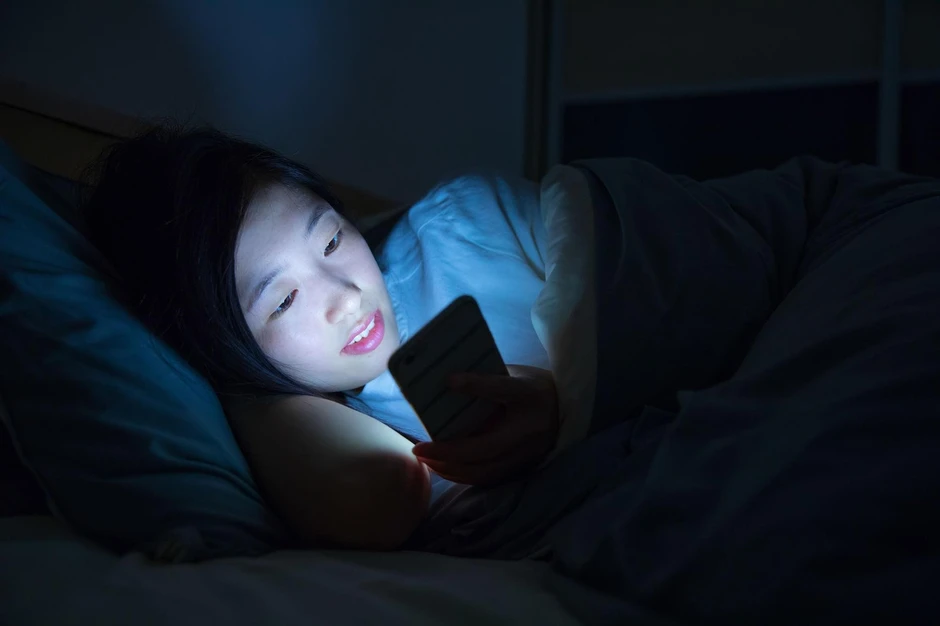 Ma trận phim ngắn AI đang khiến người trẻ sập bẫy, thức xuyên đêm