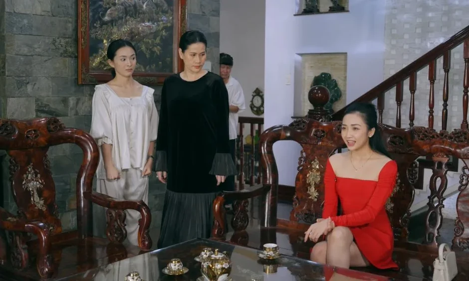 Màn đánh ghen tận nhà chính thất gây sốt trong phim 'Hợp đồng từ thượng đế' Màn đánh ghen tận nhà chính thất gây sốt trong phim 'Hợp đồng từ thượng đế'