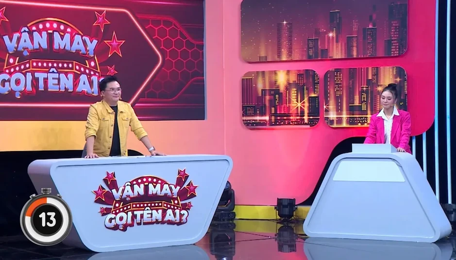 MC Đại Nghĩa bất ngờ trước màn đấu trí căng thẳng của dàn khách mời trẻ Vận may gọi tên ai MC Đại Nghĩa bất ngờ trước màn đấu trí căng thẳng của dàn khách mời trẻ Vận may gọi tên ai