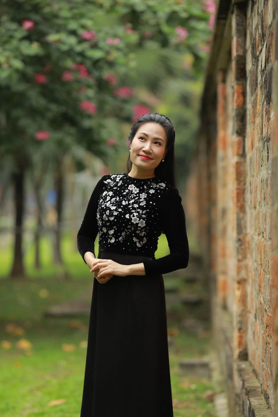 MC Hạnh AnAn: "Tôi chỉ là người sống ở Hà Nội và rất biết ơn mảnh đất này đã cưu mang tôi" MC Hạnh AnAn: "Tôi chỉ là người sống ở Hà Nội và rất biết ơn mảnh đất này đã cưu mang tôi"