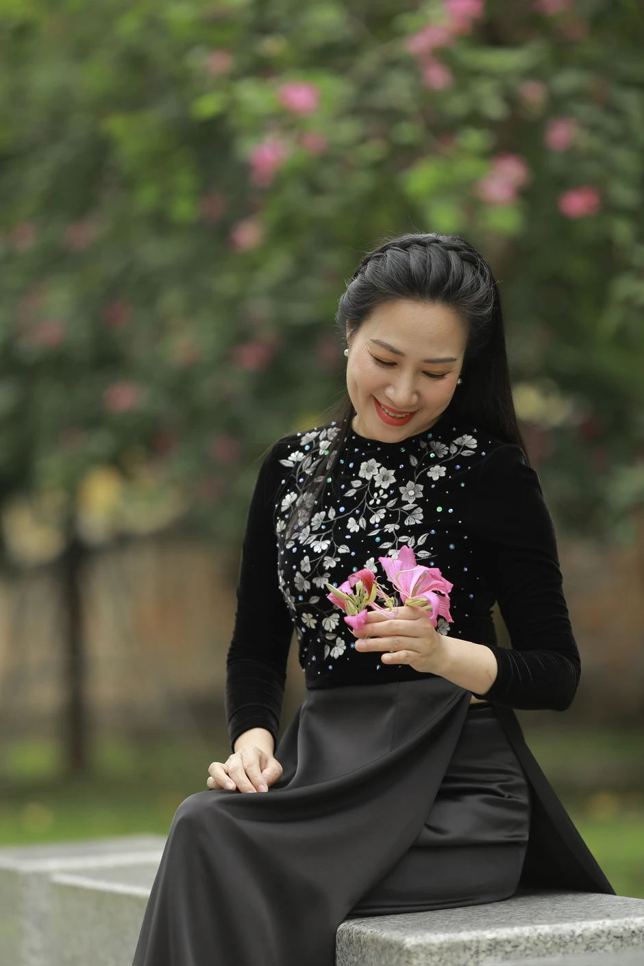 MC Hạnh AnAn: "Tôi chỉ là người sống ở Hà Nội và rất biết ơn mảnh đất này đã cưu mang tôi" MC Hạnh AnAn: "Tôi chỉ là người sống ở Hà Nội và rất biết ơn mảnh đất này đã cưu mang tôi"