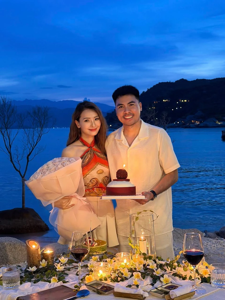 MC Huyền Trang và cầu thủ Đức Huy báo tin vui MC Huyền Trang và cầu thủ Đức Huy báo tin vui