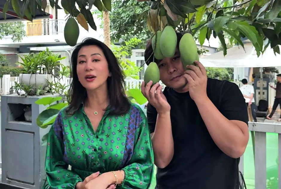MC Kỳ Duyên về nước, thăm nhà một đàn em