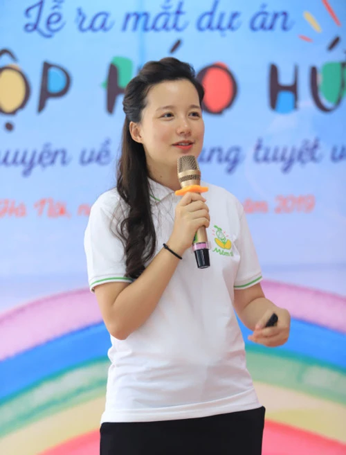 MC Minh Trang nuôi 4 con sau ly hôn MC Minh Trang nuôi 4 con sau ly hôn