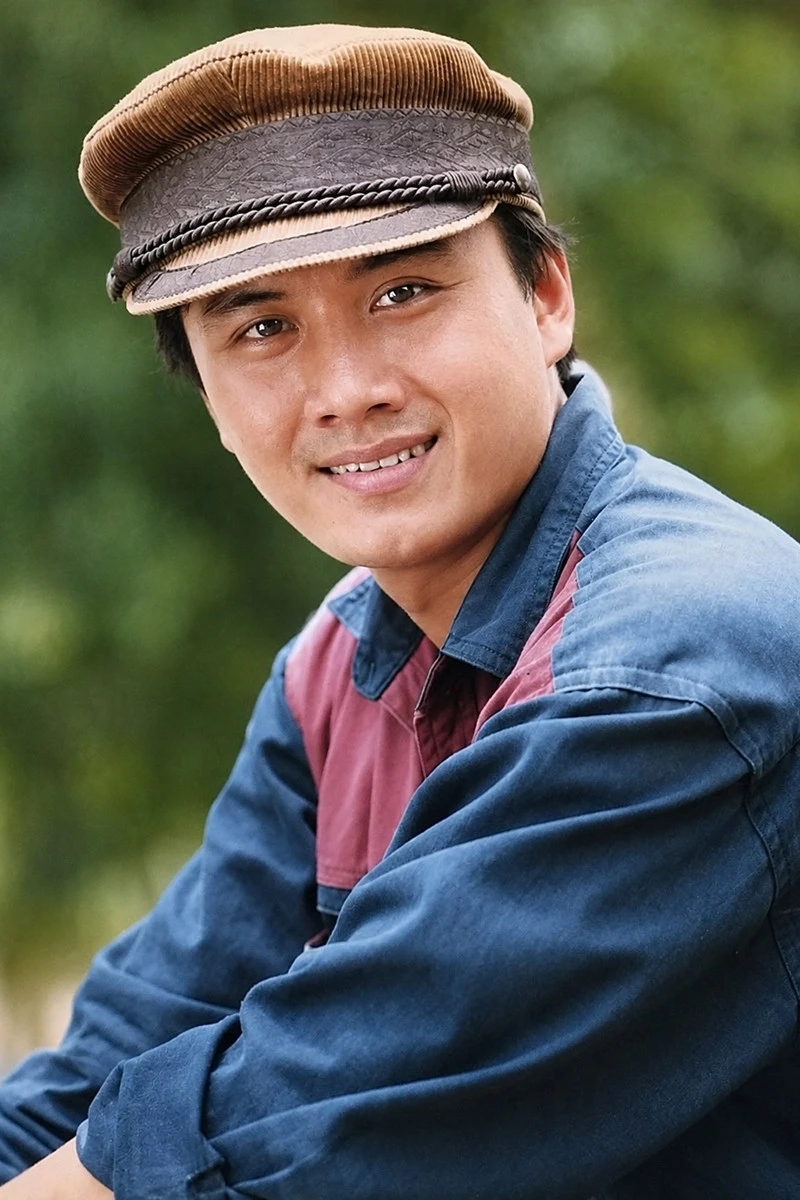 MC Quyền Linh đến mộ Lê Công Tuấn Anh nghẹn ngào: "Chào bạn hiền nhé" MC Quyền Linh đến mộ Lê Công Tuấn Anh nghẹn ngào: "Chào bạn hiền nhé"
