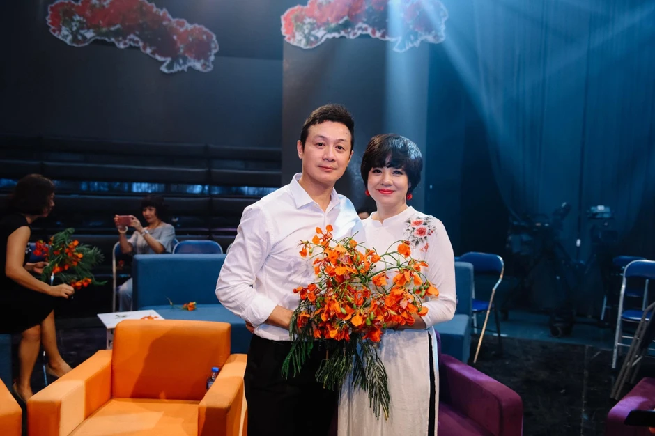 MC SN 1974 là con trai Giáo sư âm nhạc: Thủ khoa Nhạc viện Hà Nội, đi dẫn Hoa hậu Việt Nam được vợ như ý