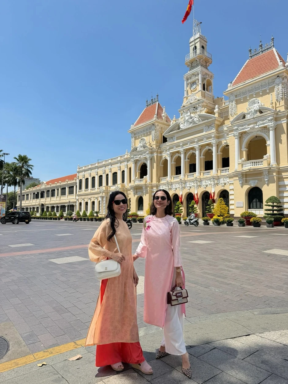 Mẹ Á hậu 2 Miss Universe Vietnam 2026 có khu vườn gần 1.000m² ở Lâm Đồng, trồng đủ rau trái, sống chill