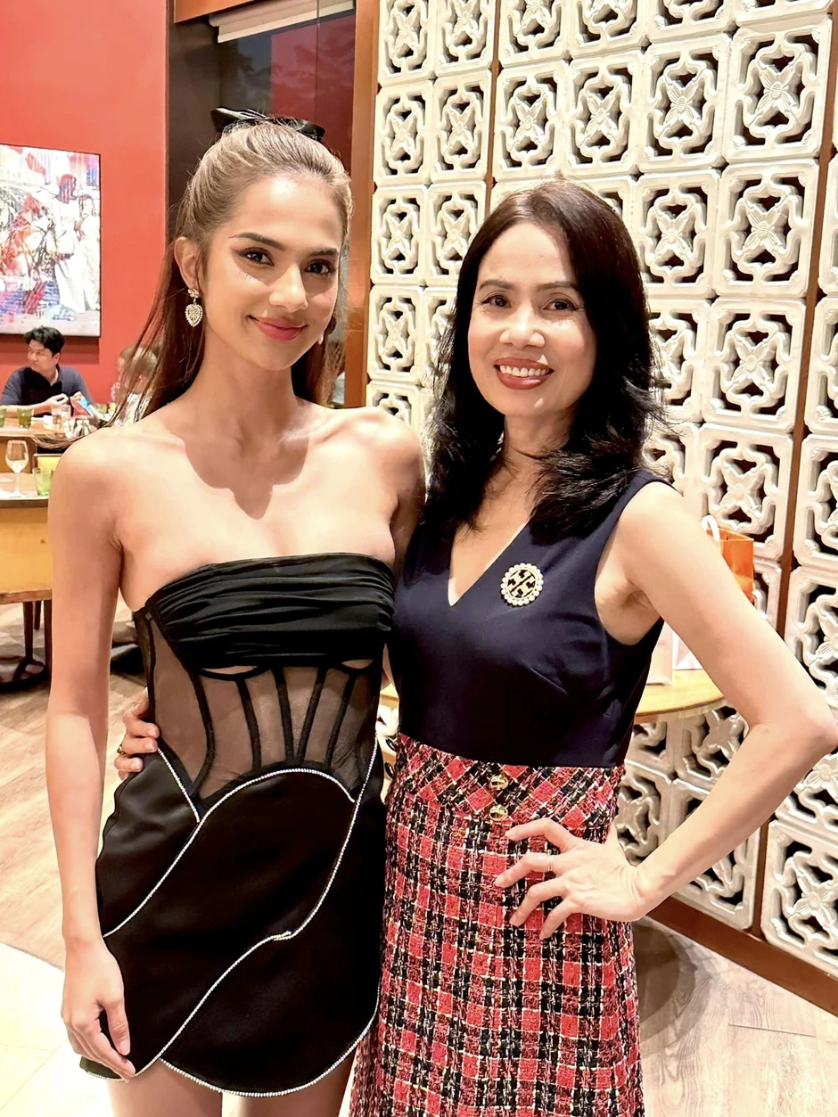 Mẹ Á hậu 2 Miss Universe Vietnam 2026 có khu vườn gần 1.000m² ở Lâm Đồng, trồng đủ rau trái, sống chill