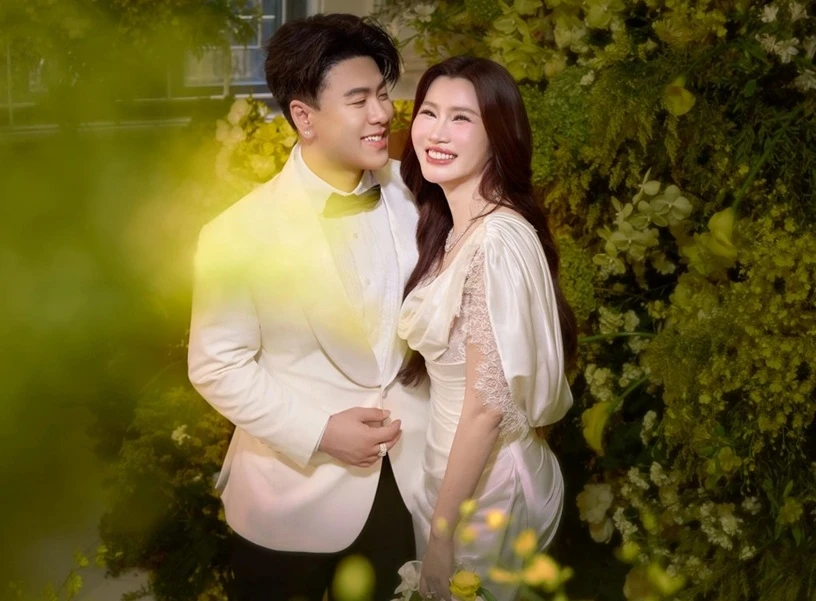 Mẹ đơn thân 3 con, giàu có vừa lấy nam ca sĩ Việt nổi đình đám một thời: "Chồng tôi rất ngoan" Mẹ đơn thân 3 con, giàu có vừa lấy nam ca sĩ Việt nổi đình đám một thời: "Chồng tôi rất ngoan"