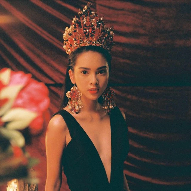 Mẹ đơn thân Vbiz được thiếu gia Vĩnh Long si mê rước về làm vợ, giờ sống trong khu nghĩ dưỡng rộng 12.000 m2 Mẹ đơn thân Vbiz được thiếu gia Vĩnh Long si mê rước về làm vợ, giờ sống trong khu nghĩ dưỡng rộng 12.000 m2