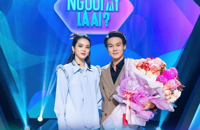 Mẹ đơn thân Vbiz được thiếu gia Vĩnh Long si mê rước về làm vợ, giờ sống trong khu nghĩ dưỡng rộng 12.000 m2 Mẹ đơn thân Vbiz được thiếu gia Vĩnh Long si mê rước về làm vợ, giờ sống trong khu nghĩ dưỡng rộng 12.000 m2