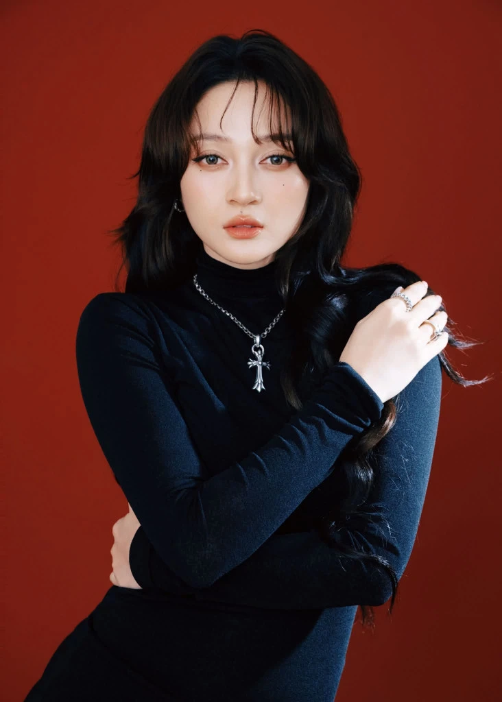 Mẹ đơn thân Vbiz vừa là Chị Đẹp vừa là Em Xinh, hát ballad lên top 1 cả nước Mẹ đơn thân Vbiz vừa là Chị Đẹp vừa là Em Xinh, hát ballad lên top 1 cả nước